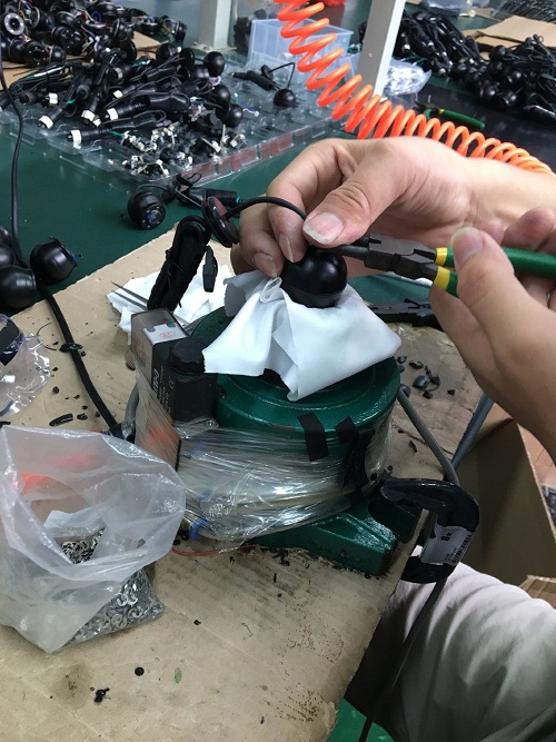 Injecting Glue To Waterproof Car Camera